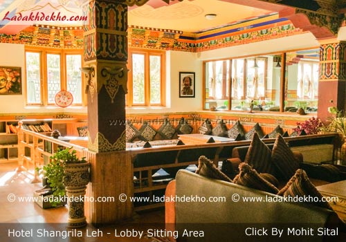 hotel-shangrila-ladakh-lobby-sitting-area